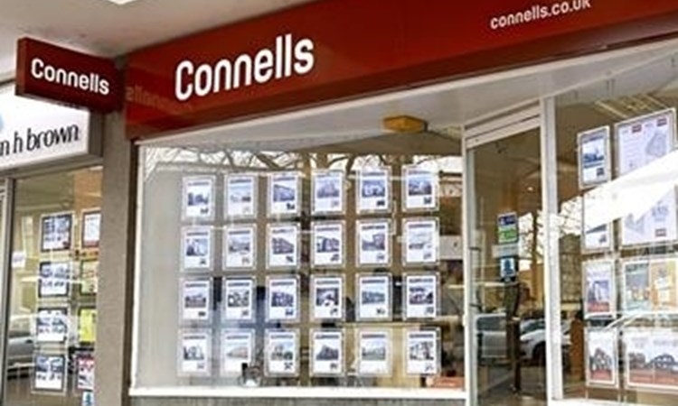 Benefits Of Illuminated Window Displays For Your Estate Agency In Berkshire