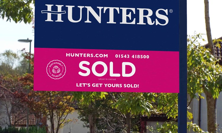 Why Estate Agent Boards Still Matter in the Digital Age