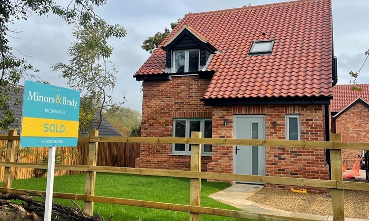 8 Reasons Why We Still Need 'For Sale' Boards!